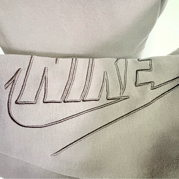 Nike Tech Set - Picture 11 of 12